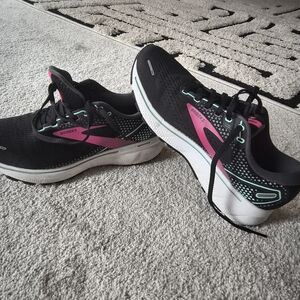 Brooks Women's Black and Pink Athletic Shoes. GHOST 14. 8.5 Wide
